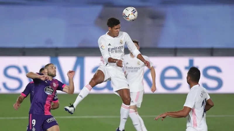 Các Kỹ Thuật Đặc Sắc Trong Bóng Đá Mini 5 Người